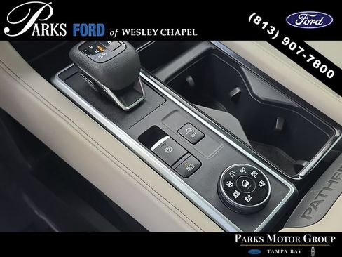 Used 2023 Nissan Pathfinder SL AWD/4WD image 26