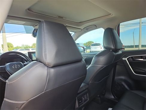 Used 2020 Toyota RAV4 Limited image 12