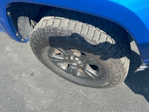 Used 2017 Toyota Tacoma TRD Sport w/ Tow Package (A/T) image 27