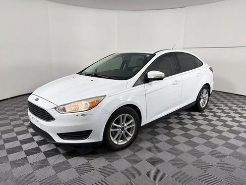 Used 2017 Ford Focus SE image 1