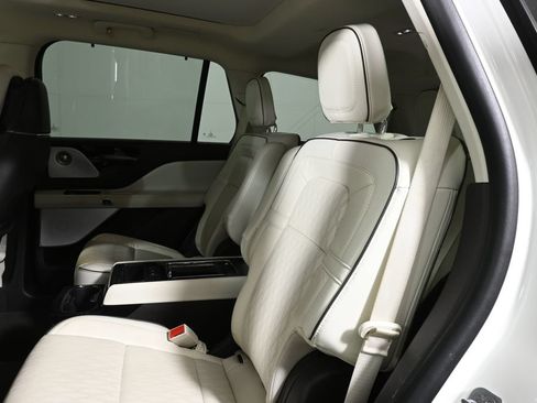 Used 2024 Lincoln Aviator Black Label AWD/4WD image 6