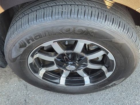 Used 2020 Dodge Journey SE image 4