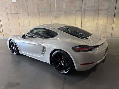 Certified 2024 Porsche 718 Cayman S RWD image 3