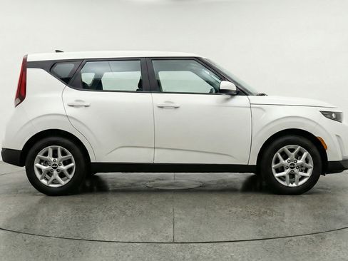 Used 2025 Kia Soul FWD image 11