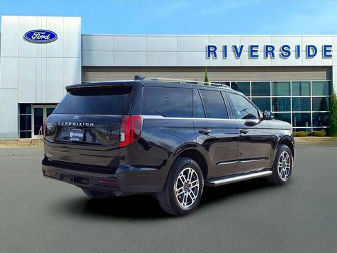 Used 2025 Ford Expedition Active image 6