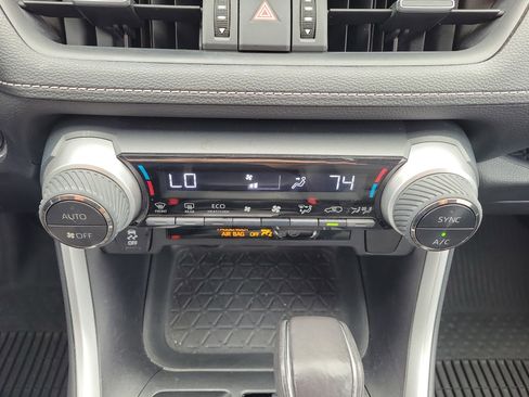 Used 2019 Toyota RAV4 XLE Premium image 36