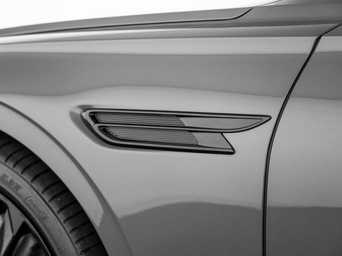 Used 2025 Bentley Flying Spur Plug-In Hybrid AWD/4WD image 48