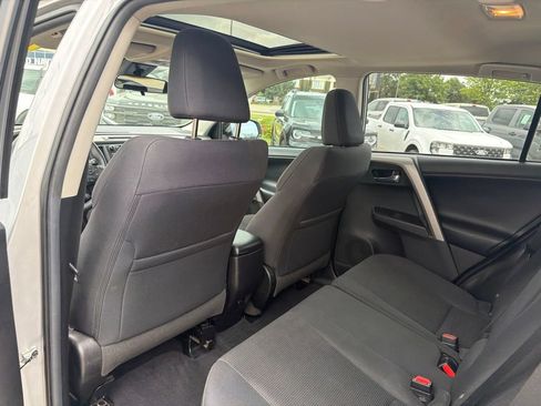 Used 2018 Toyota RAV4 XLE FWD image 28