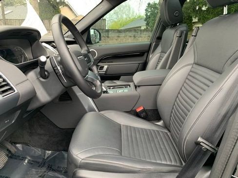 Used 2023 Land Rover Discovery S image 14