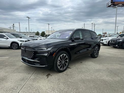 Used 2025 Lincoln Nautilus Reserve image 1