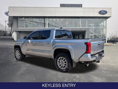 Used 2025 Toyota Tacoma Limited AWD/4WD image 6