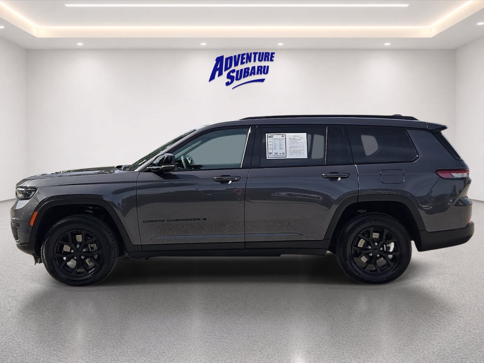 Used 2025 Jeep Grand Cherokee L Altitude AWD/4WD image 4