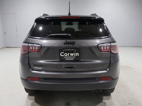 Used 2019 Jeep Compass Latitude AWD/4WD image 3