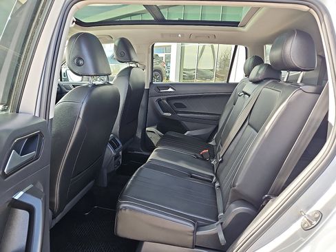 Certified 2022 Volkswagen Tiguan SE w/ Panoramic Sunroof Package image 9