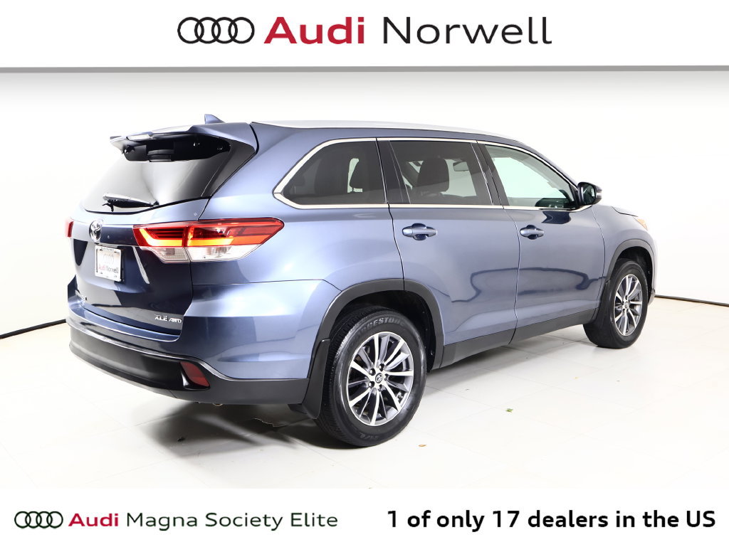 Used 2019 Toyota Highlander XLE AWD/4WD image 16