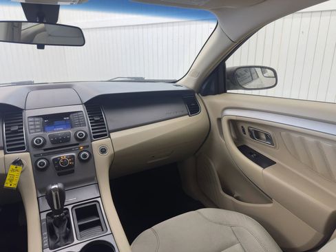Used 2017 Ford Taurus SE image 12