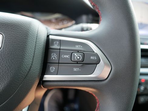 Used 2025 Jeep Compass Trailhawk AWD/4WD image 29