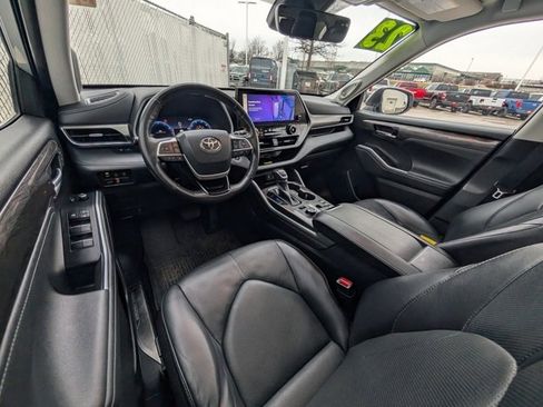 Used 2023 Toyota Highlander Limited image 6