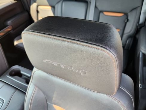 Used 2022 GMC Sierra 2500 AT4 w/ AT4 Preferred Package AWD/4WD image 14