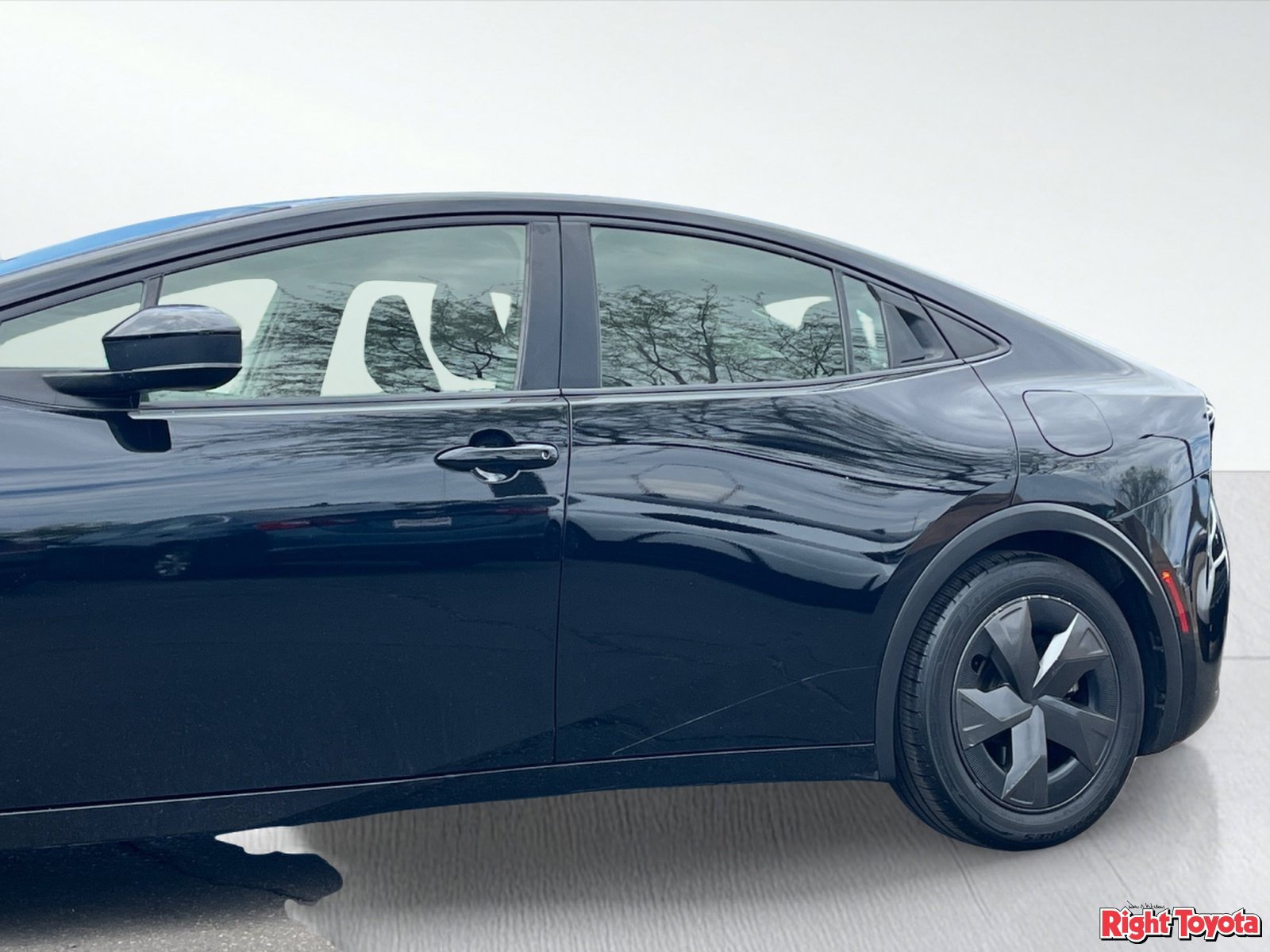 Certified 2024 Toyota Prius LE FWD image 10