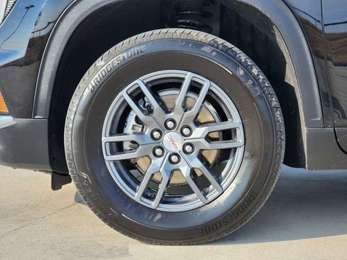 Used 2025 GMC Acadia Elevation image 11