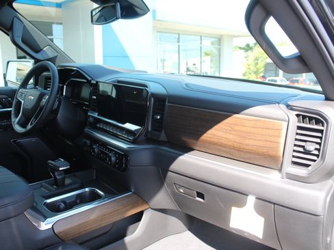 New 2026 Chevrolet Silverado 1500 High Country w/ LPO, Dark Essentials Package AWD/4WD image 19