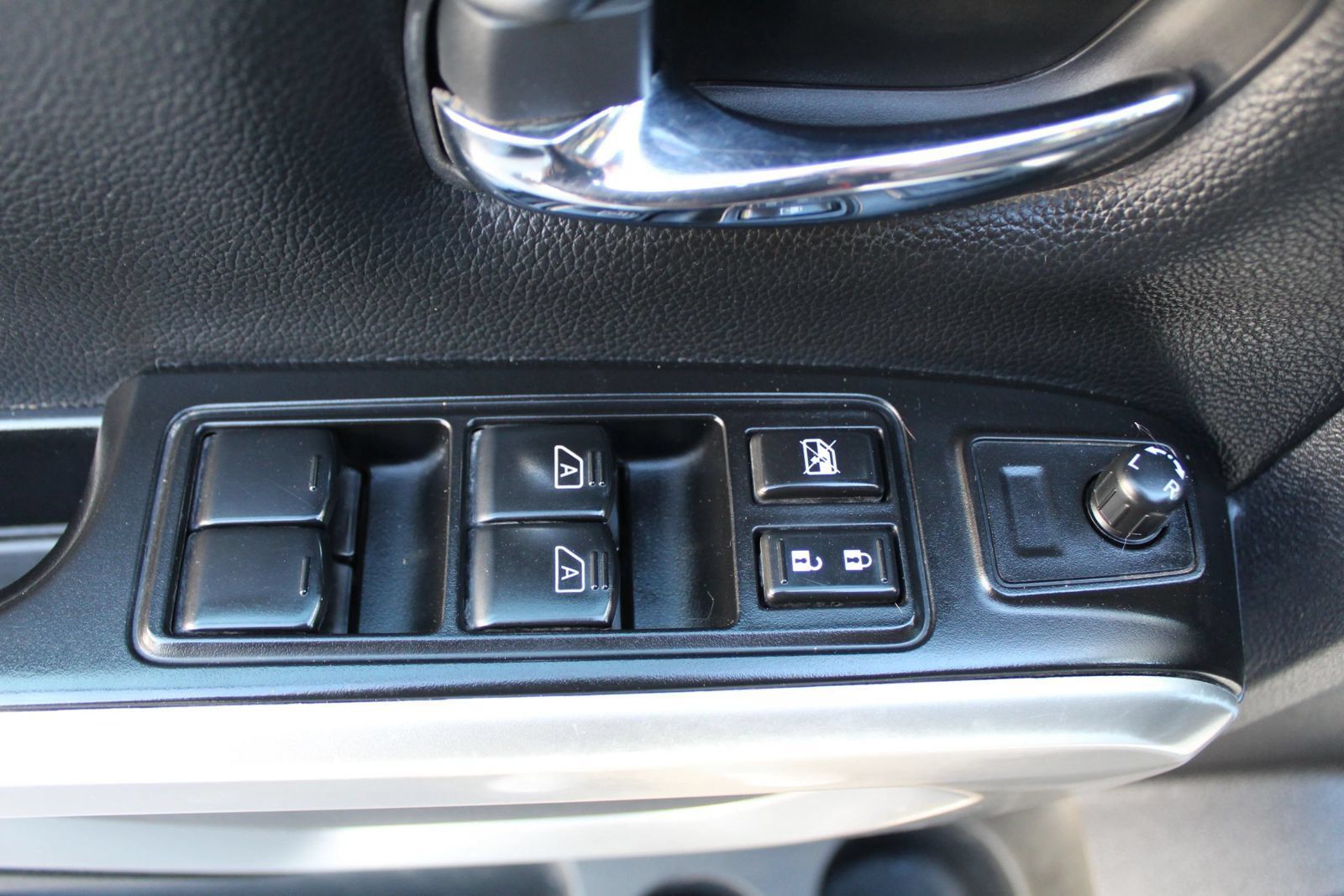 Used 2023 Nissan Titan SV RWD image 27