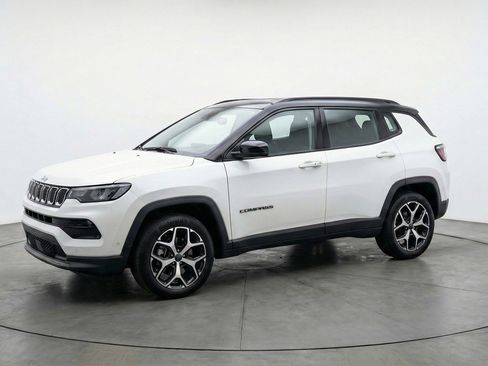 Used 2025 Jeep Compass Limited AWD/4WD image 3