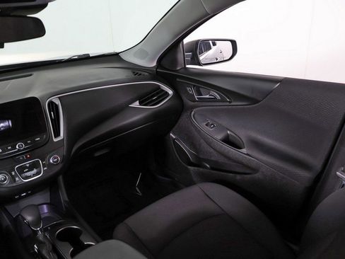 Used 2025 Chevrolet Malibu LS image 32