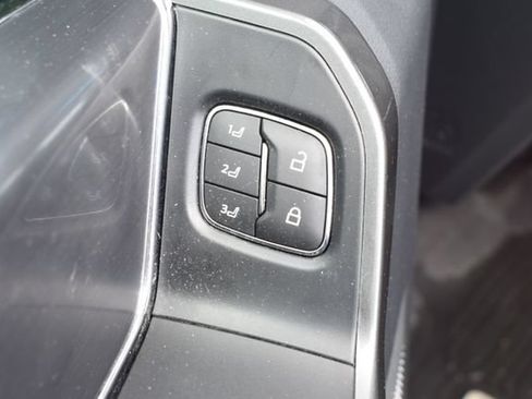 Used 2023 Ford F150 4x4 SuperCrew image 24
