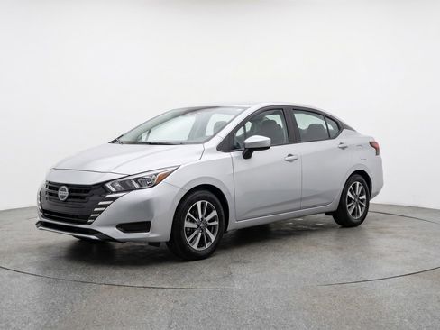 Used 2025 Nissan Versa SV FWD image 3