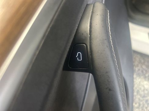 Used 2023 Tesla Model Y Long Range AWD/4WD image 11