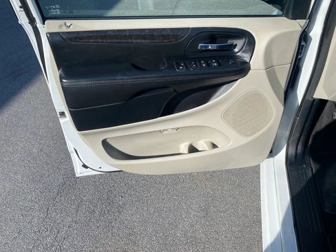 Used 2015 Dodge Grand Caravan SE w/ Quick Order Package 29E SE FWD image 8