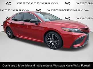 Used 2021 Toyota Camry SE video 2