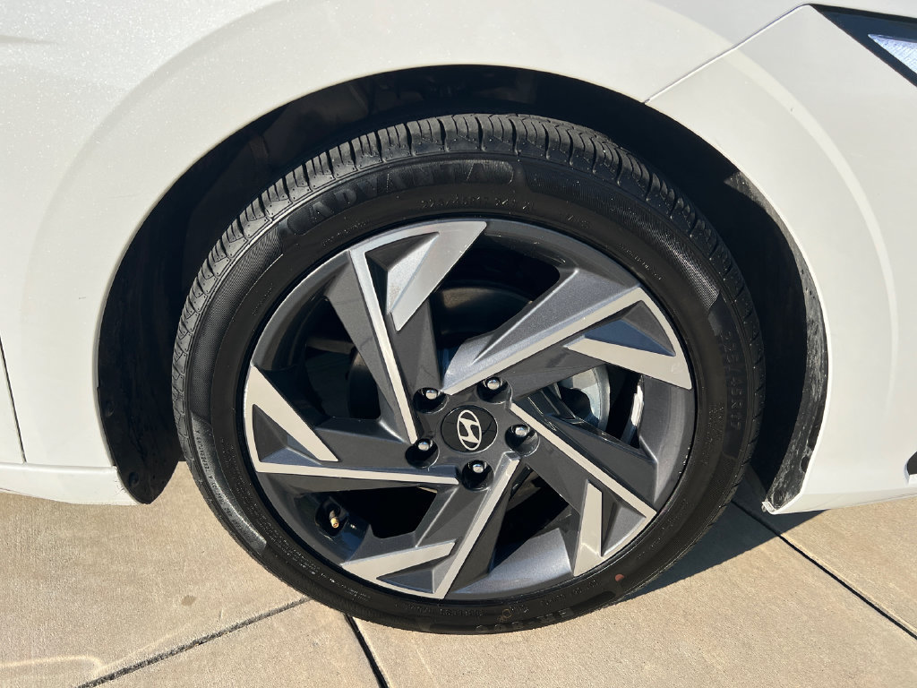 Used 2024 Hyundai Elantra Limited FWD image 5