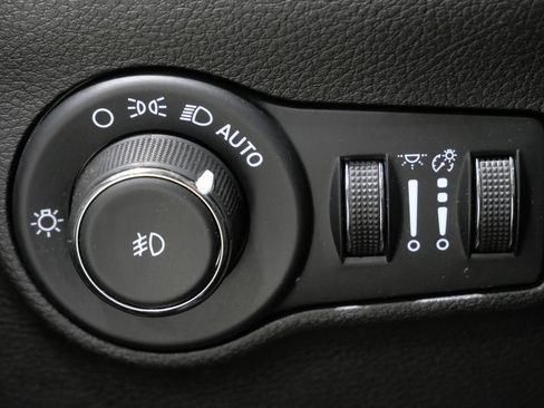 Used 2023 Jeep Compass Limited w/ Sun and Sound Group AWD/4WD image 14