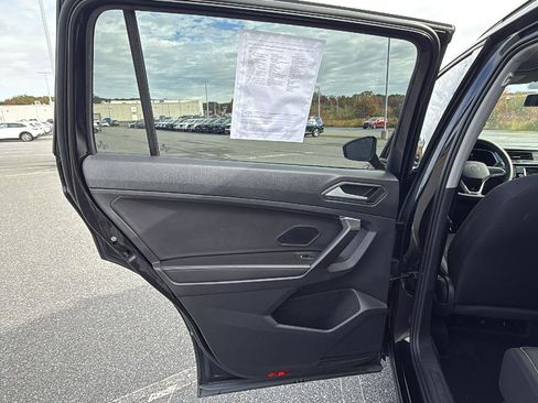 Used 2022 Volkswagen Tiguan S image 21