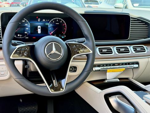 Used 2026 Mercedes-Benz GLS 450 4MATIC image 24