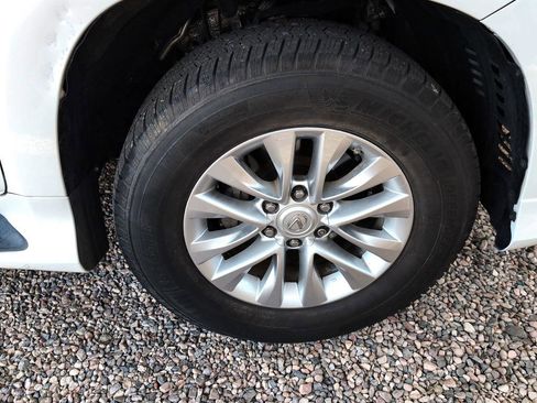 Used 2015 Lexus GX 460 w/ Premium Package image 36