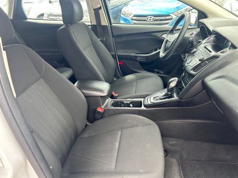 Used 2017 Ford Focus SE FWD image 16