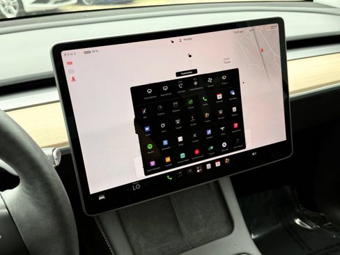 Used 2023 Tesla Model Y Long Range AWD/4WD image 31