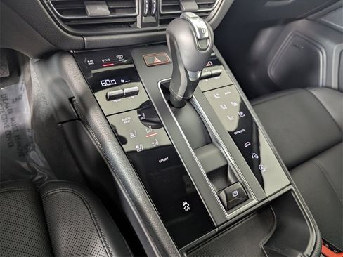 Used 2025 Porsche Macan w/ Premium Package Plus image 19