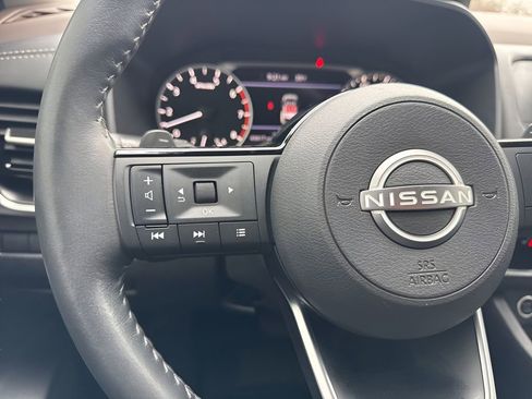 Used 2023 Nissan Rogue SV w/ SV Premium Package image 15