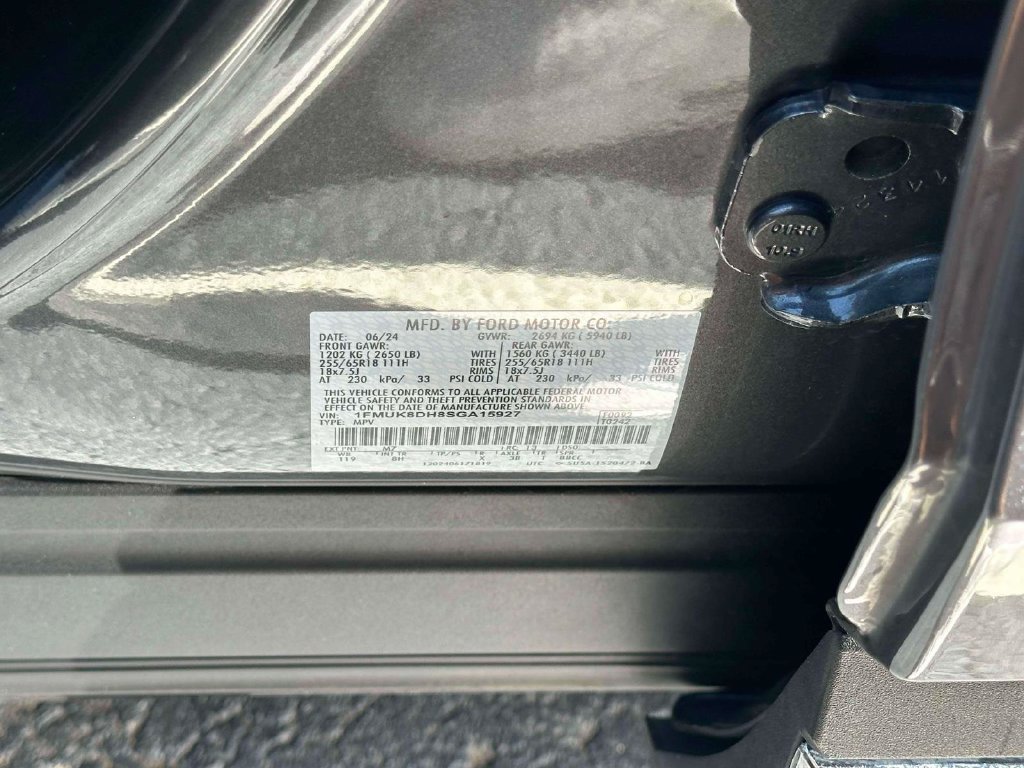 Used 2025 Ford Explorer Active AWD/4WD image 20