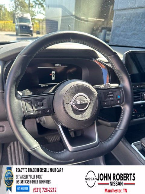 Certified 2025 Nissan Pathfinder Platinum w/ Black Appearance Package AWD/4WD image 11
