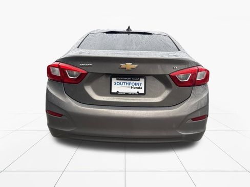 Used 2017 Chevrolet Cruze LT image 7