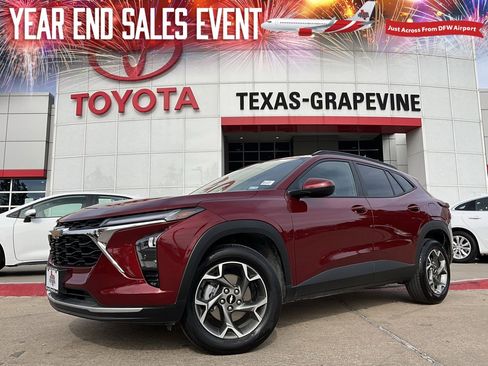 Used 2025 Chevrolet Trax LT image 1