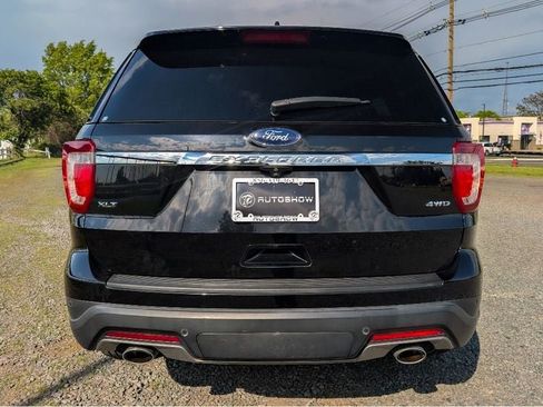 Used 2018 Ford Explorer XLT AWD/4WD image 6