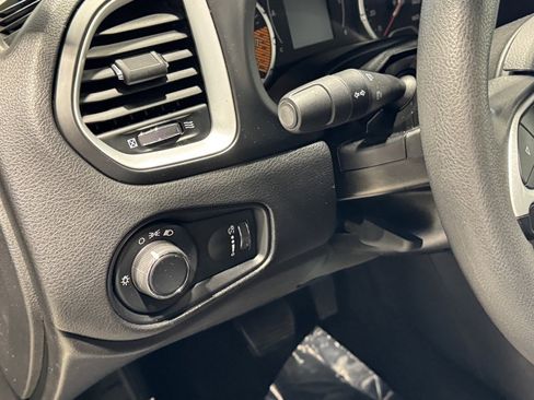 Used 2020 Jeep Renegade Sport image 15