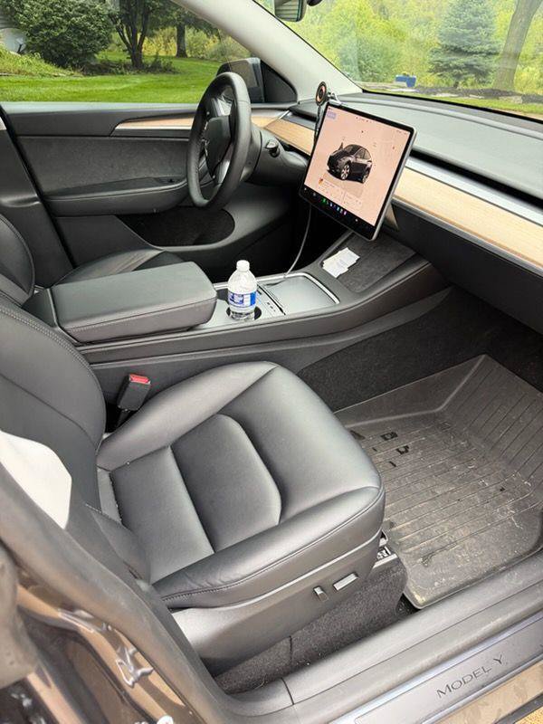 Used 2023 Tesla Model Y Performance AWD/4WD image 4